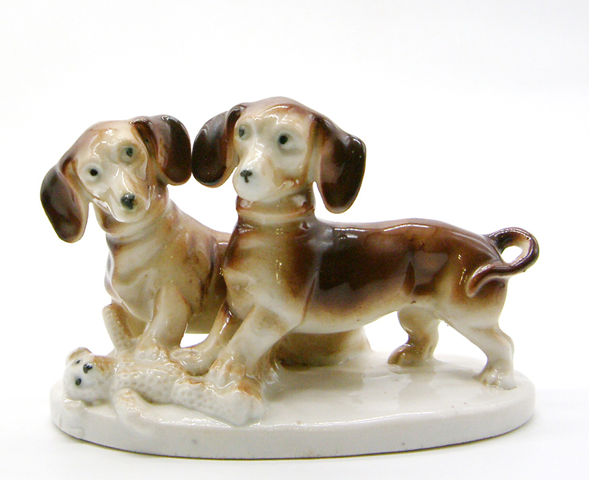 Фарфоровая статуэтка собаки в паре