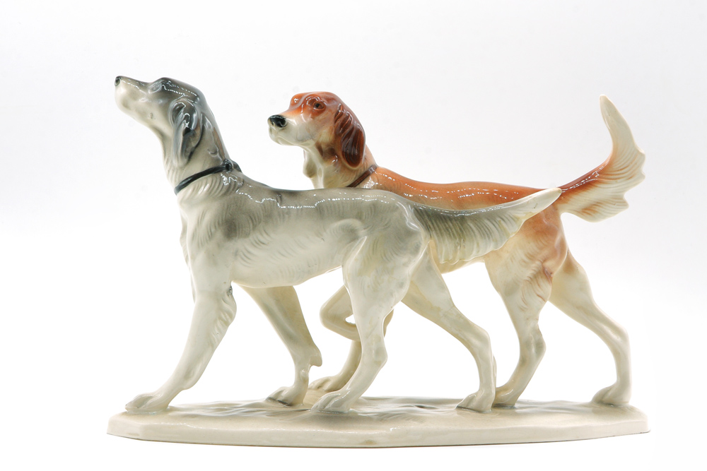Фарфоровая статуэтка собаки в паре